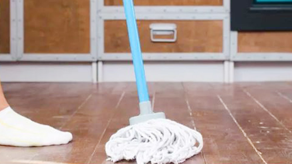 Homemade Laminate Floor Cleaner with Vinegar 1 Homemade Laminate Floor Cleaner with Vinegar