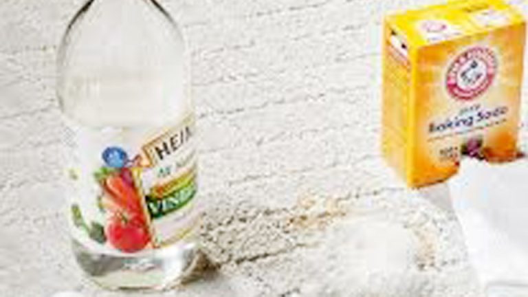 How to Clean a Rug with Baking Soda and Vinegar