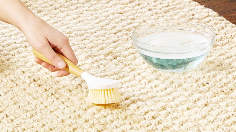 How to Clean a Rug with Vinegar?